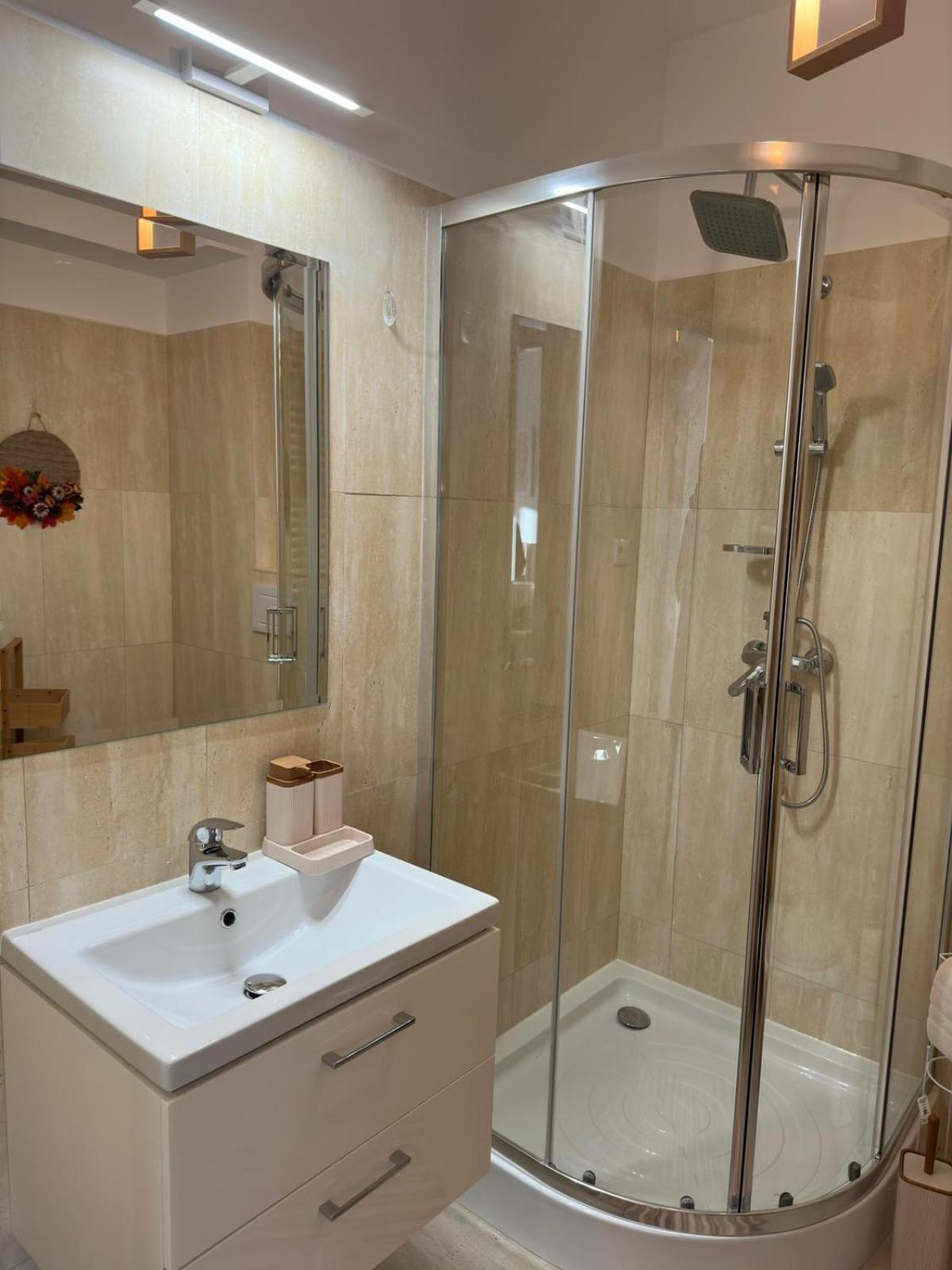 Lovely&Cozy Apartaments Palas Mall Iasi Bagian luar foto